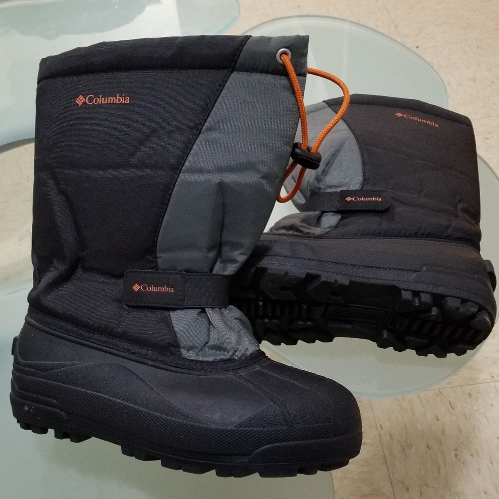 COLUMBIA  BOOTS EXELENT CONDITION